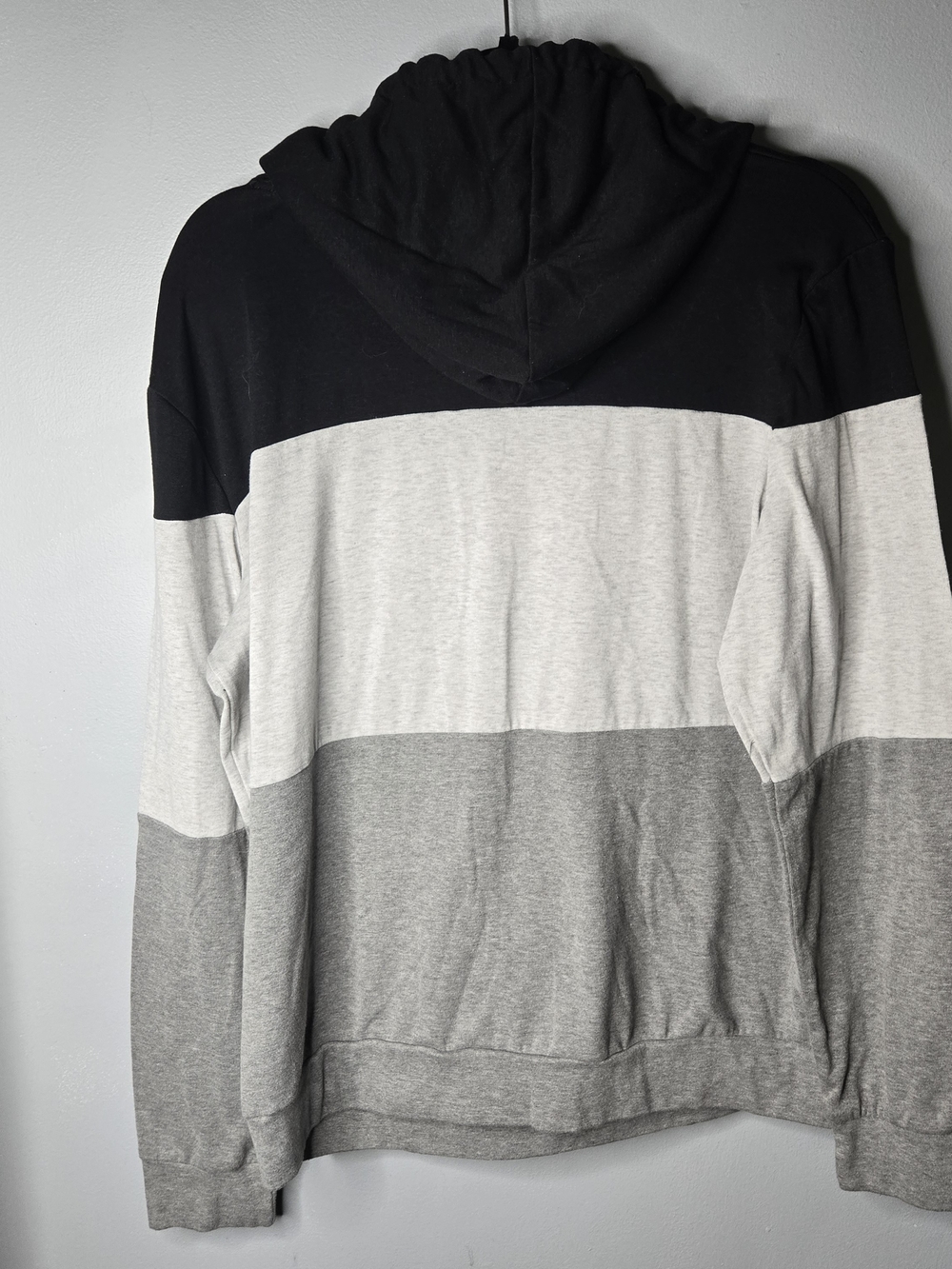 Women’s Large Fleece Lined Colorblock Pullover Hoodie Black Gray Kangaroo Pocket - Picture 4 of 5